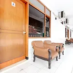 Reddoorz Plus Near Alun Alun Selatan