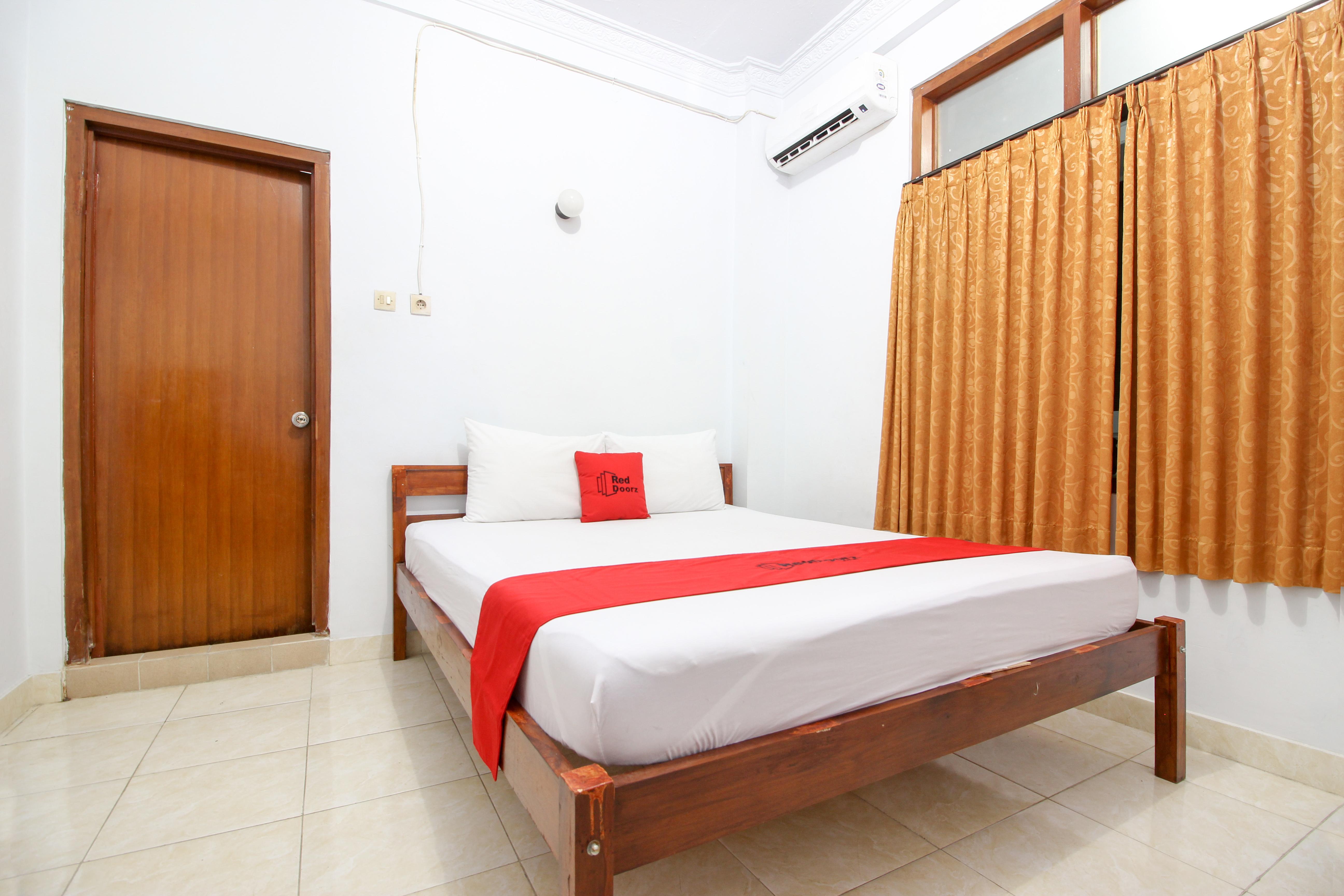 Guest house Reddoorz Near Alun Alun Selatan