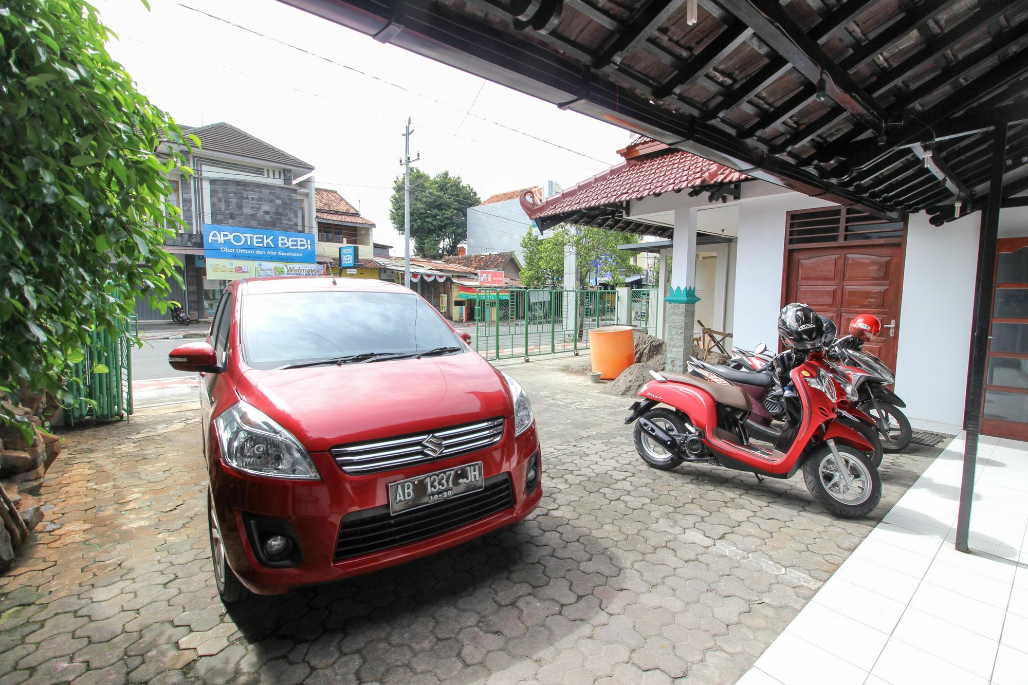 Reddoorz Near Alun Alun Selatan Guest house